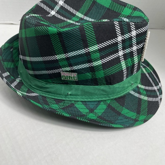 This eye-catching accessory add a fun twist to any event. # AKA - Picture 3 of 5